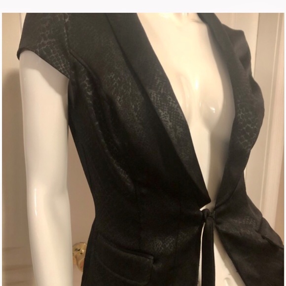 Sexy🔥Dynamite Black Snakeskin Short Sleeve blazer. - Picture 2 of 3